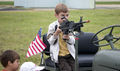 Amerikanisches Kind mit Waffe.jpg