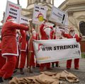 Streik der Weihnachtsmaenner.jpg